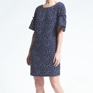 NWT Minimalist Spring Summer Banana Republic Puff Sleeves Shift Dress